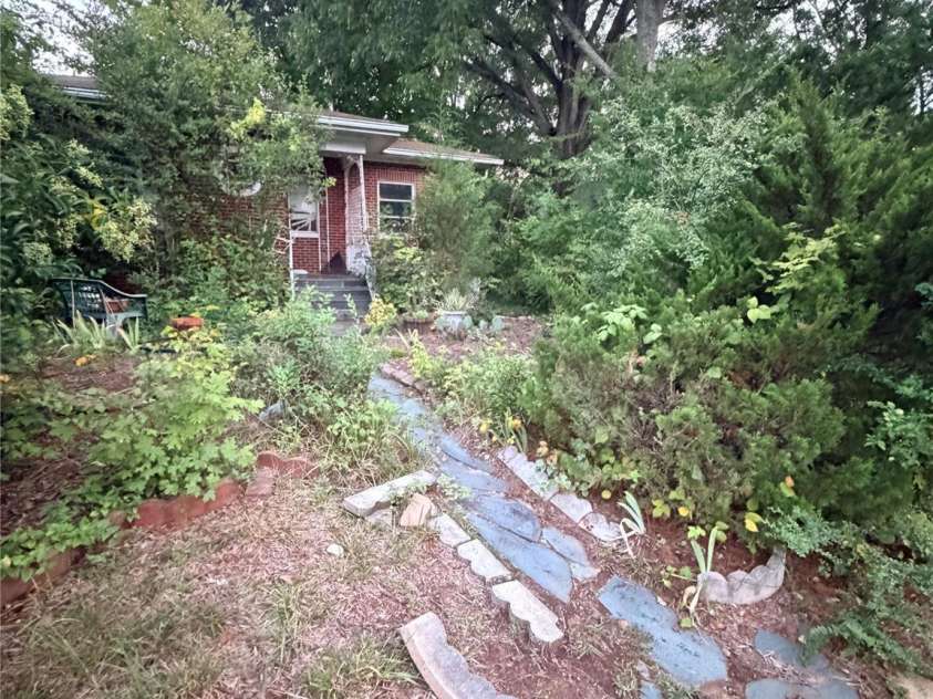 301 Heilig Avenue, Salisbury, NC 28144.  MLS# CAR4422442, YatesRealty ID 51017. Front yard