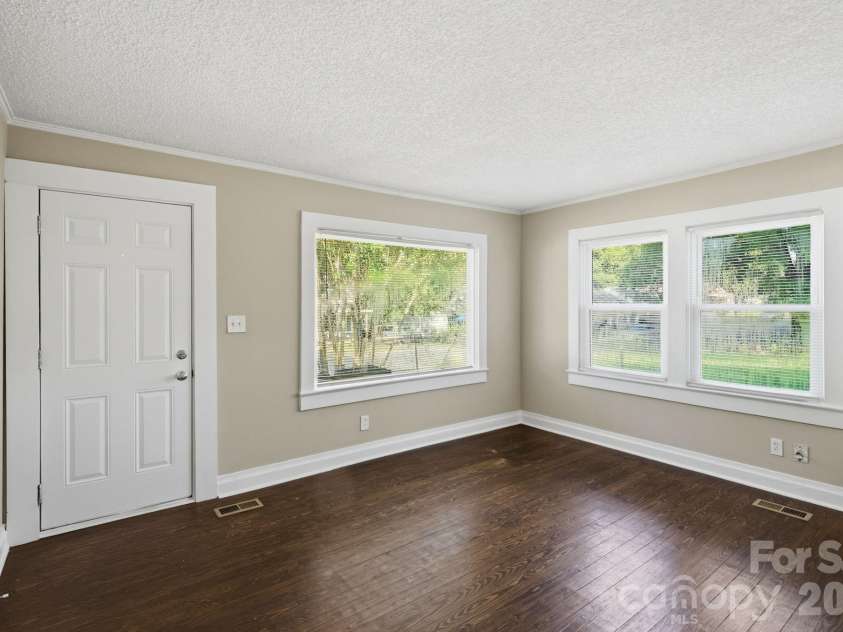 2955 Amay James Avenue, Charlotte, NC 28208.  MLS# CAR4424742, YatesRealty ID 51019. 