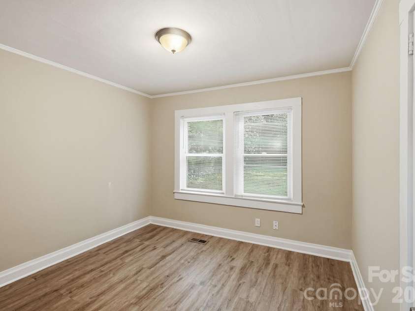 2955 Amay James Avenue, Charlotte, NC 28208.  MLS# CAR4424742, YatesRealty ID 51019. 