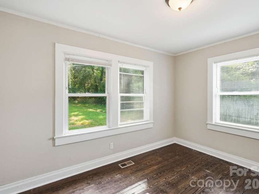 2955 Amay James Avenue, Charlotte, NC 28208.  MLS# CAR4424742, YatesRealty ID 51019. 