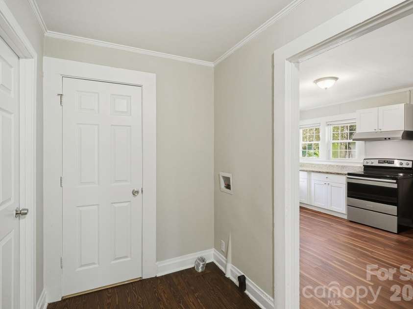 2955 Amay James Avenue, Charlotte, NC 28208.  MLS# CAR4424742, YatesRealty ID 51019. 