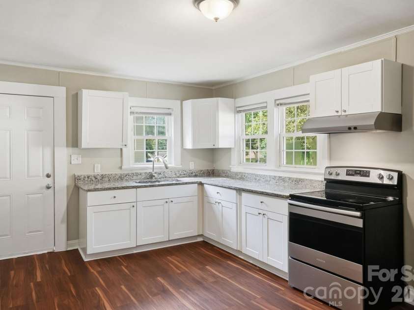 2955 Amay James Avenue, Charlotte, NC 28208.  MLS# CAR4424742, YatesRealty ID 51019. 