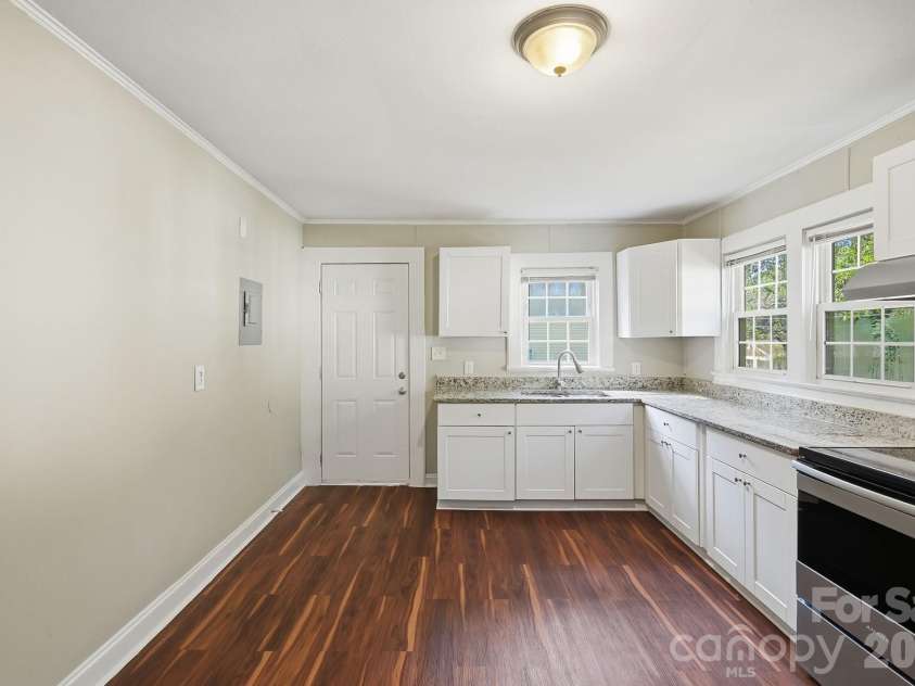 2955 Amay James Avenue, Charlotte, NC 28208.  MLS# CAR4424742, YatesRealty ID 51019. 