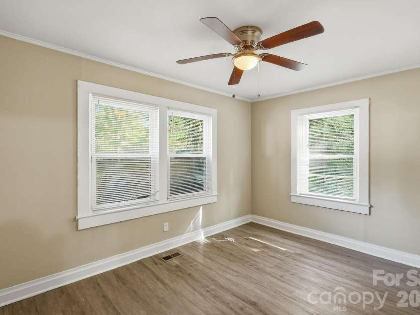 2955 Amay James Avenue, Charlotte, NC 28208.  MLS# CAR4424742, YatesRealty ID 51019. 