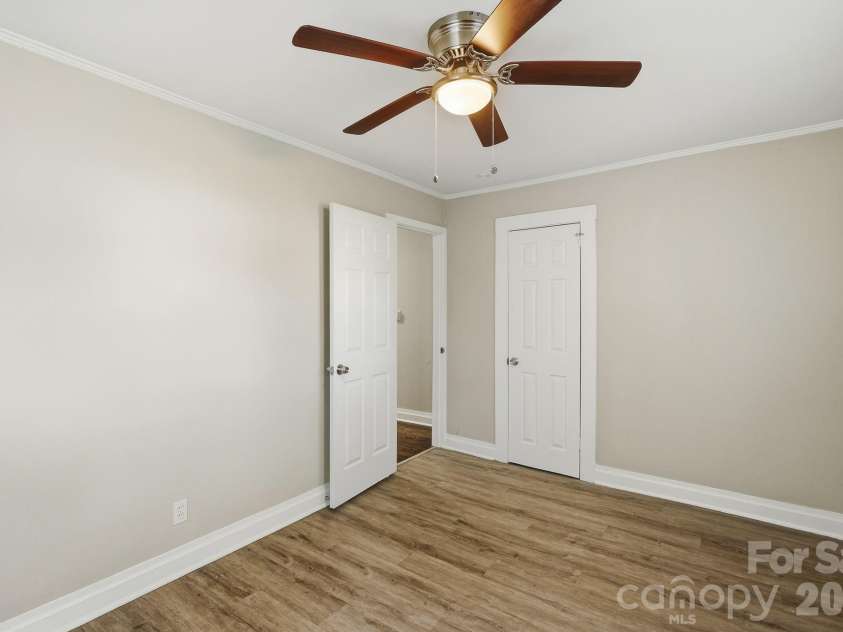 2955 Amay James Avenue, Charlotte, NC 28208.  MLS# CAR4424742, YatesRealty ID 51019. 