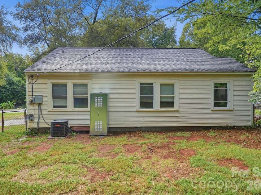 2955 Amay James Avenue, Charlotte, NC 28208.  MLS# CAR4424742, YatesRealty ID 51019. 