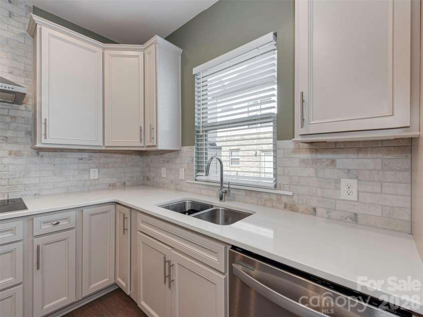 16023 Roscoe Lane, Charlotte, NC 28204.  MLS# CAR4417301, YatesRealty ID 51021. 