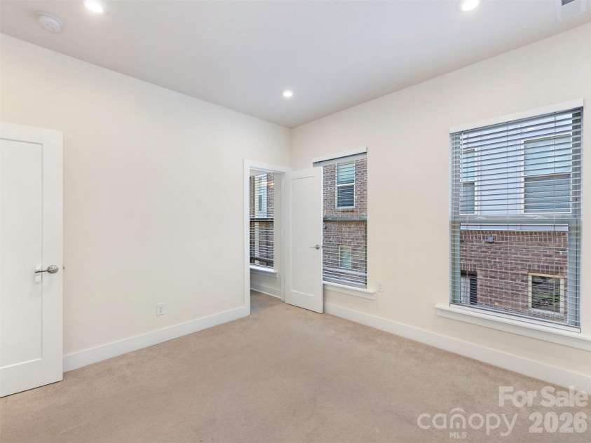 16023 Roscoe Lane, Charlotte, NC 28204.  MLS# CAR4417301, YatesRealty ID 51021. 