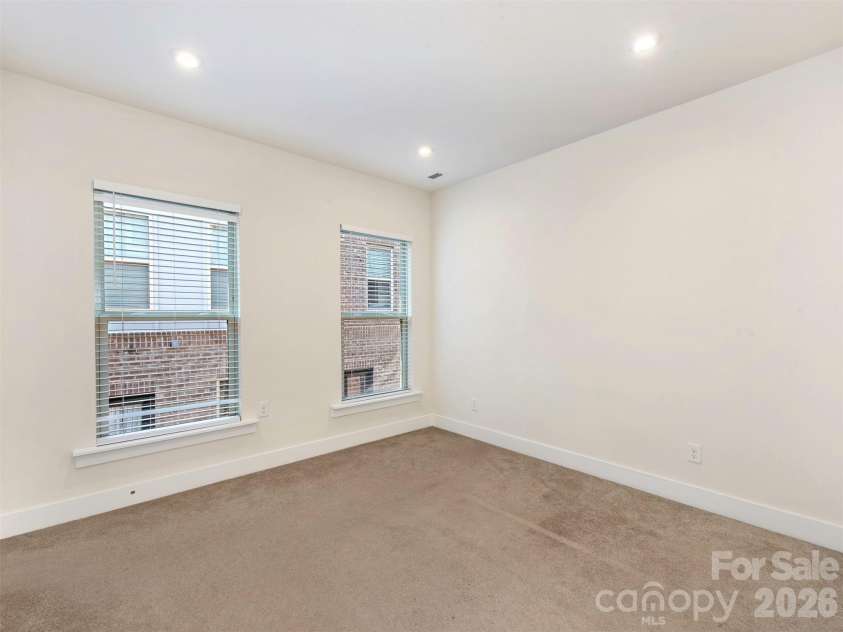 16023 Roscoe Lane, Charlotte, NC 28204.  MLS# CAR4417301, YatesRealty ID 51021. 