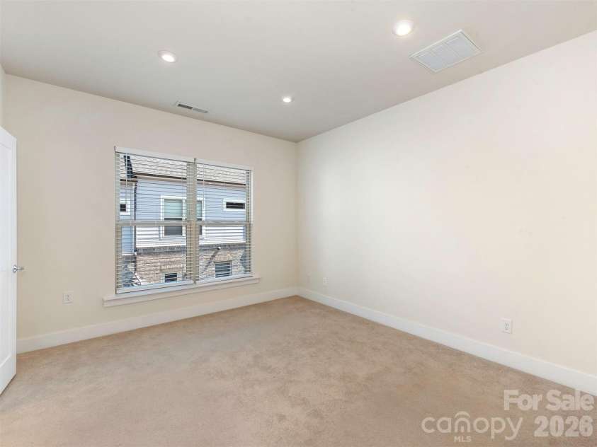 16023 Roscoe Lane, Charlotte, NC 28204.  MLS# CAR4417301, YatesRealty ID 51021. 
