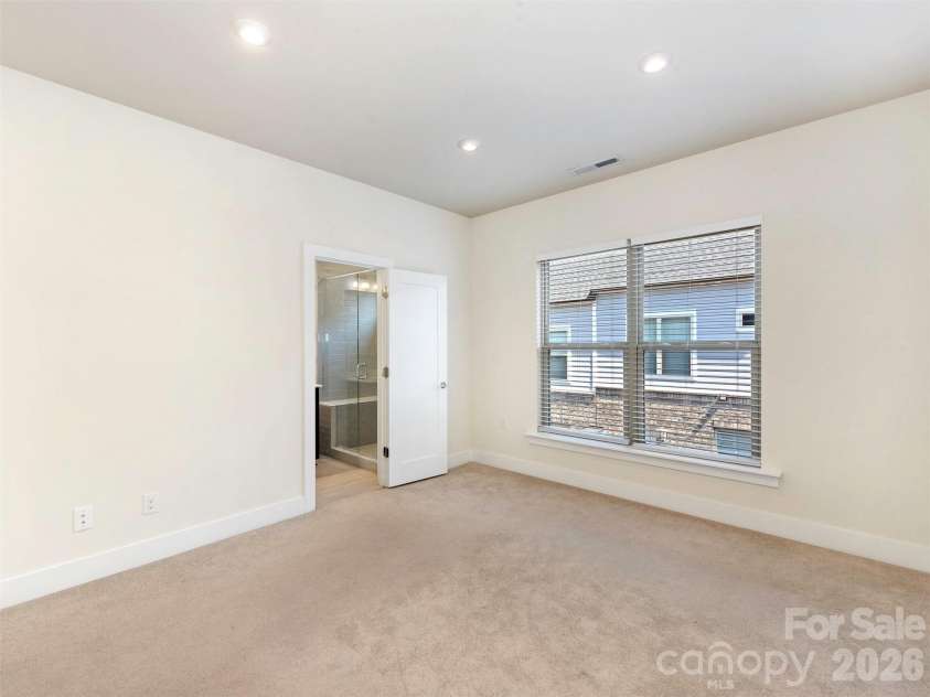 16023 Roscoe Lane, Charlotte, NC 28204.  MLS# CAR4417301, YatesRealty ID 51021. 