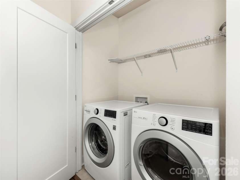 16023 Roscoe Lane, Charlotte, NC 28204.  MLS# CAR4417301, YatesRealty ID 51021. 