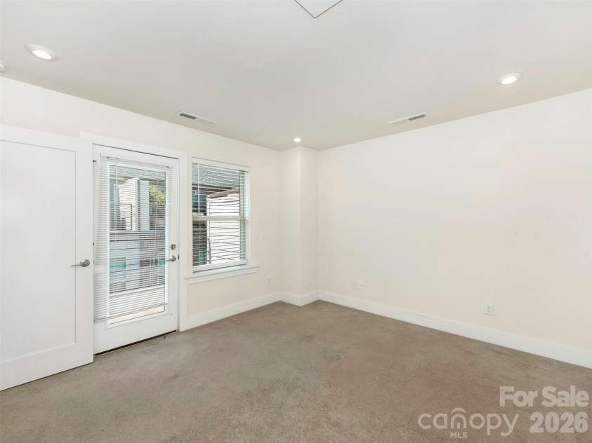 16023 Roscoe Lane, Charlotte, NC 28204.  MLS# CAR4417301, YatesRealty ID 51021. 