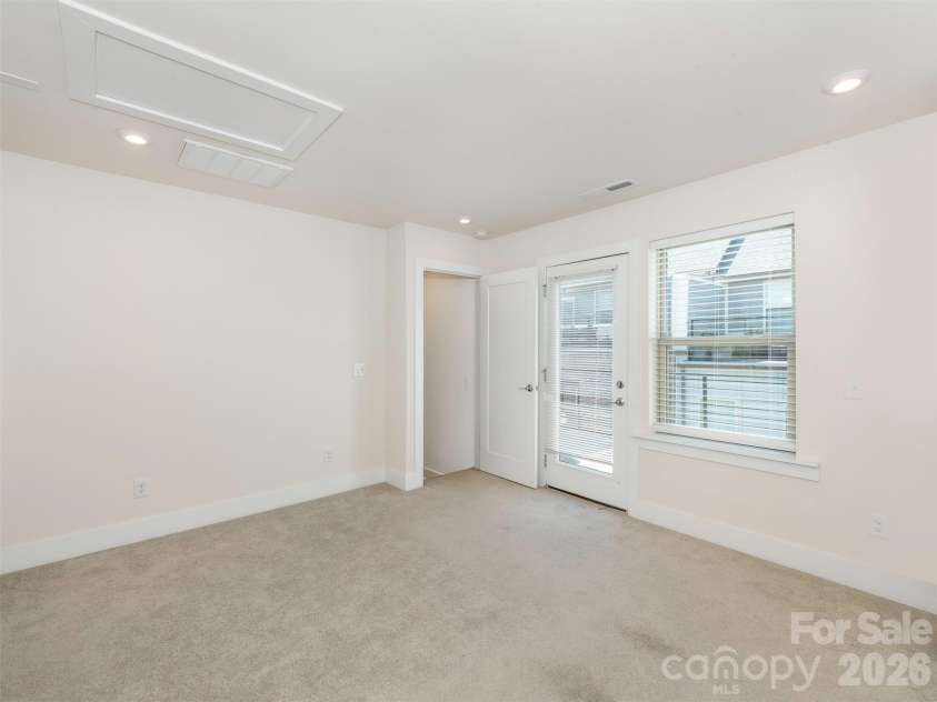 16023 Roscoe Lane, Charlotte, NC 28204.  MLS# CAR4417301, YatesRealty ID 51021. 