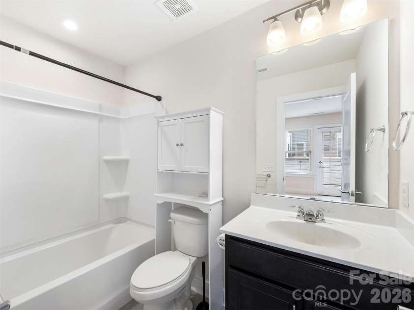 16023 Roscoe Lane, Charlotte, NC 28204.  MLS# CAR4417301, YatesRealty ID 51021. 