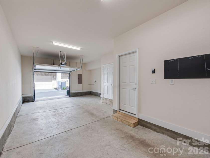 16023 Roscoe Lane, Charlotte, NC 28204.  MLS# CAR4417301, YatesRealty ID 51021. 