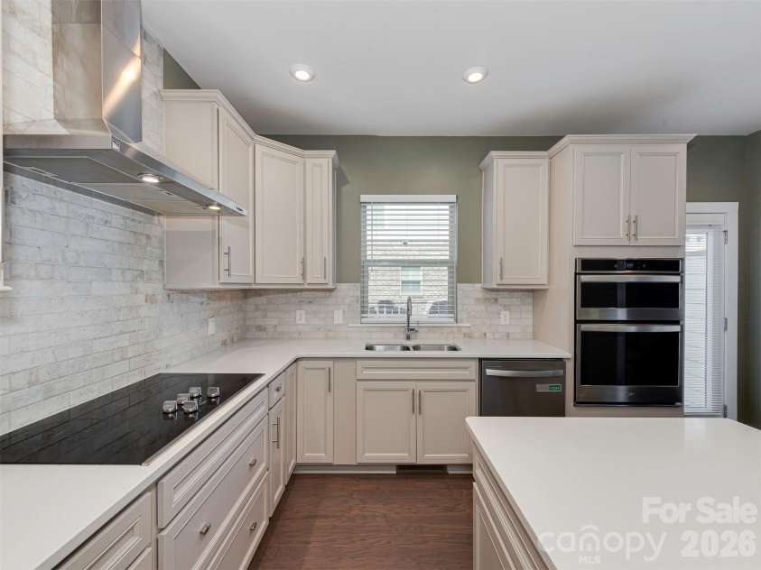 16023 Roscoe Lane, Charlotte, NC 28204.  MLS# CAR4417301, YatesRealty ID 51021. 
