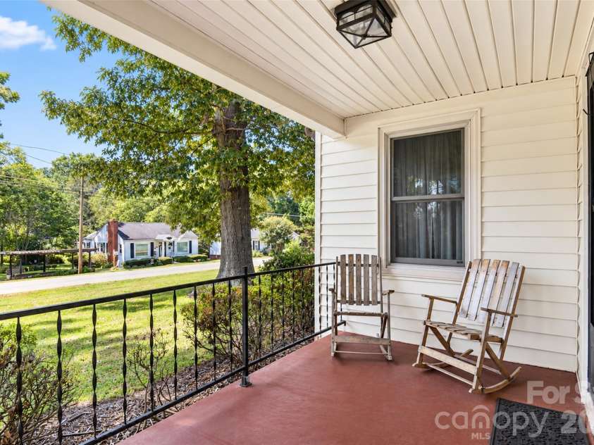 806 Applewood Street, Kannapolis, NC 28081.  MLS# CAR4425191, YatesRealty ID 51022. 