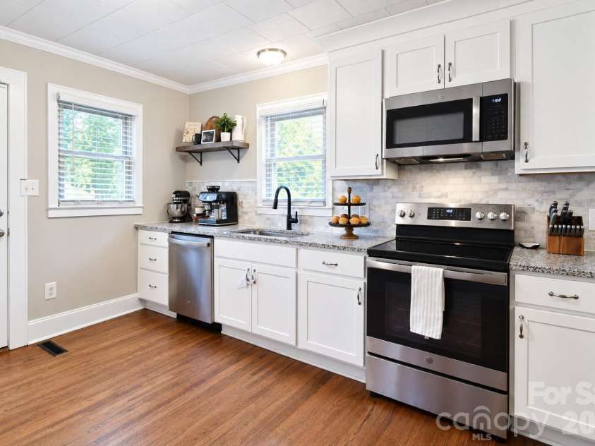 806 Applewood Street, Kannapolis, NC 28081.  MLS# CAR4425191, YatesRealty ID 51022. 