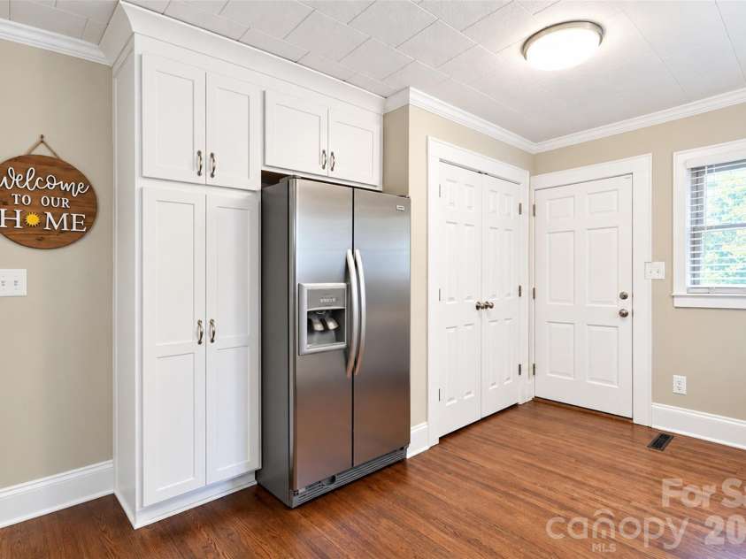 806 Applewood Street, Kannapolis, NC 28081.  MLS# CAR4425191, YatesRealty ID 51022. 