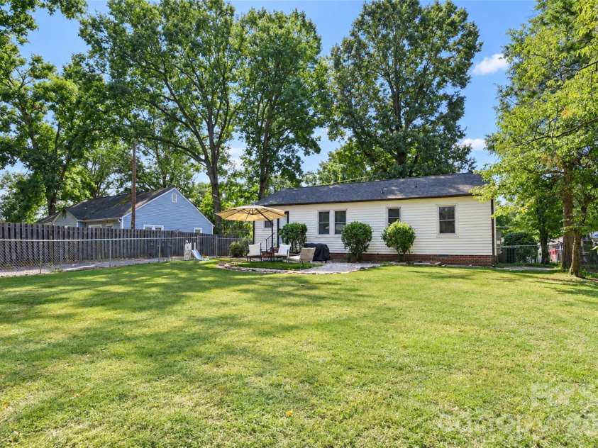 806 Applewood Street, Kannapolis, NC 28081.  MLS# CAR4425191, YatesRealty ID 51022. 