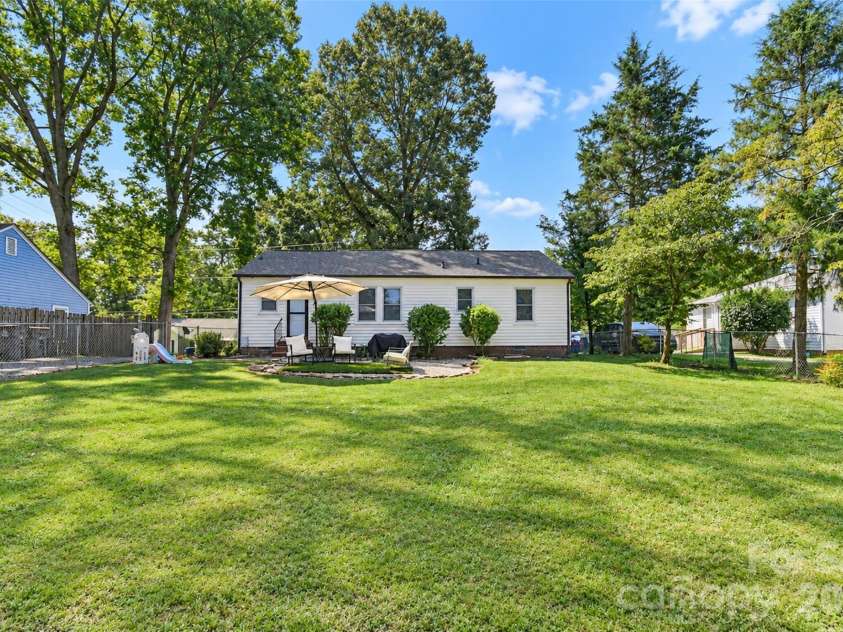 806 Applewood Street, Kannapolis, NC 28081.  MLS# CAR4425191, YatesRealty ID 51022. 