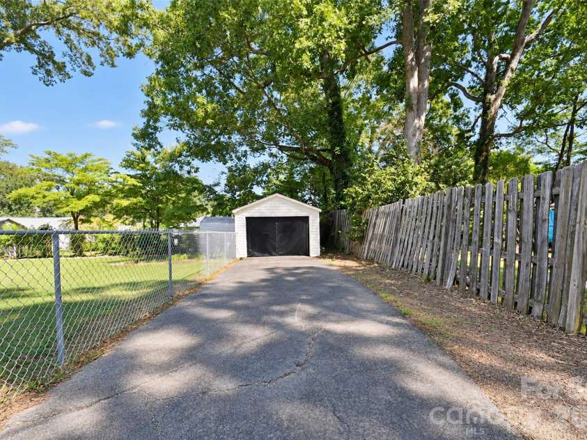 806 Applewood Street, Kannapolis, NC 28081.  MLS# CAR4425191, YatesRealty ID 51022. 