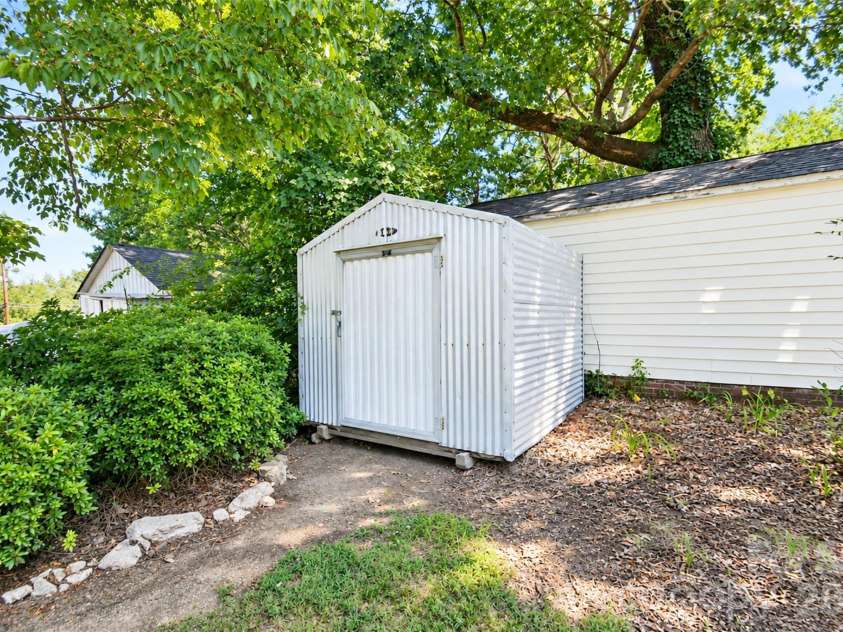 806 Applewood Street, Kannapolis, NC 28081.  MLS# CAR4425191, YatesRealty ID 51022. 