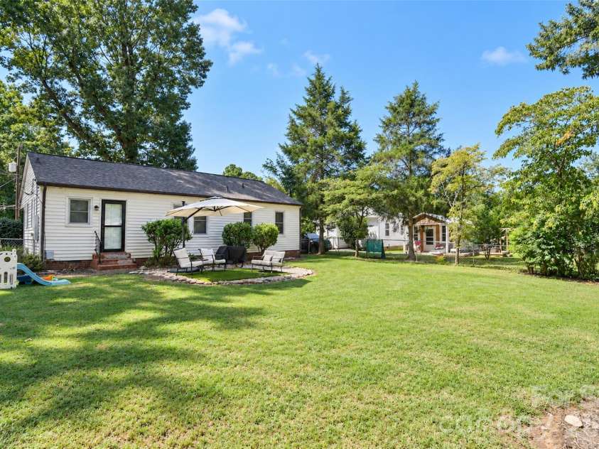 806 Applewood Street, Kannapolis, NC 28081.  MLS# CAR4425191, YatesRealty ID 51022. 