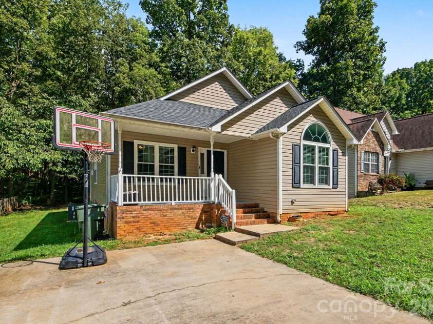 1560 Cambridge Heights Place, Concord, NC 28027.  MLS# CAR4425183, YatesRealty ID 51023. 