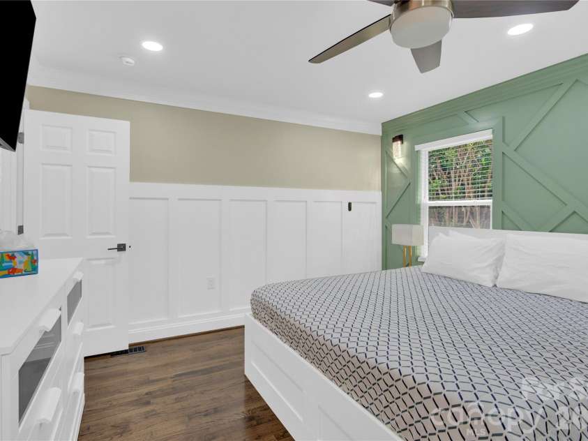 6639 Ronda Avenue, Charlotte, NC 28211.  MLS# CAR4425198, YatesRealty ID 51024. 