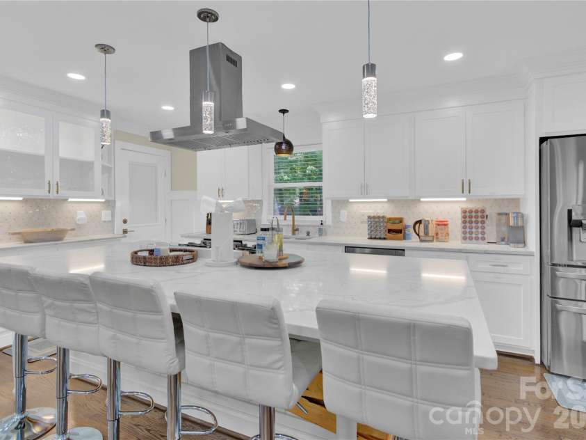 6639 Ronda Avenue, Charlotte, NC 28211.  MLS# CAR4425198, YatesRealty ID 51024. 