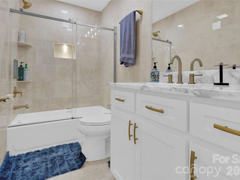 6639 Ronda Avenue, Charlotte, NC 28211.  MLS# CAR4425198, YatesRealty ID 51024. 