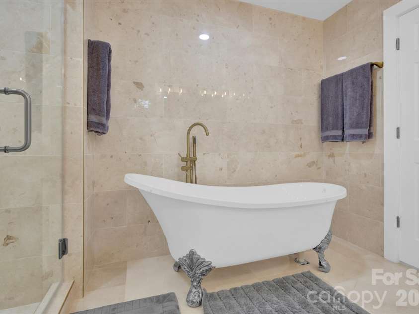 6639 Ronda Avenue, Charlotte, NC 28211.  MLS# CAR4425198, YatesRealty ID 51024. 