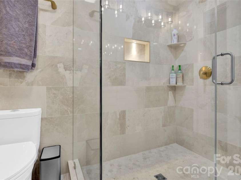 6639 Ronda Avenue, Charlotte, NC 28211.  MLS# CAR4425198, YatesRealty ID 51024. 