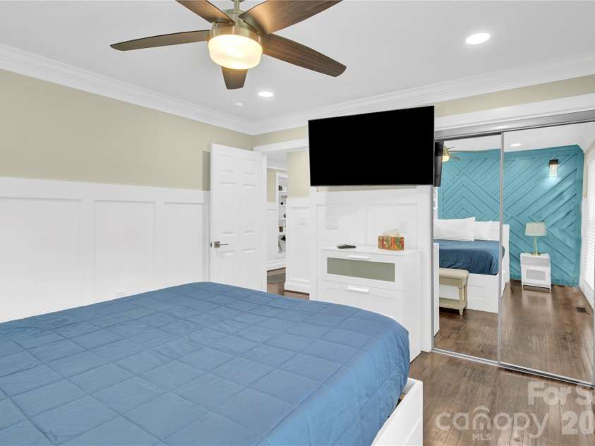 6639 Ronda Avenue, Charlotte, NC 28211.  MLS# CAR4425198, YatesRealty ID 51024. 