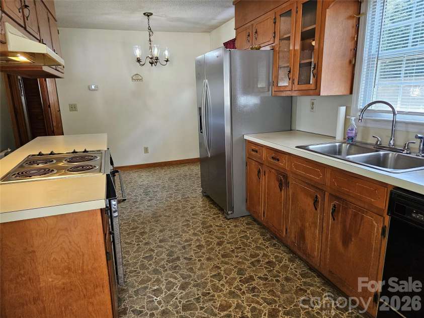 2648 Rose Place, Lenoir, NC 28645.  MLS# CAR4424930, YatesRealty ID 51032. 