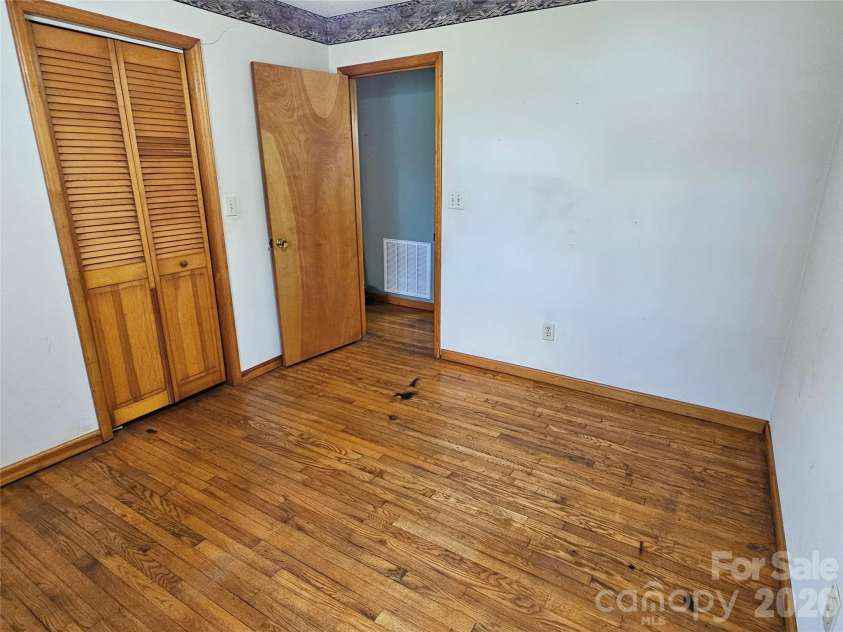 2648 Rose Place, Lenoir, NC 28645.  MLS# CAR4424930, YatesRealty ID 51032. 
