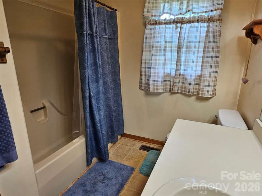 2648 Rose Place, Lenoir, NC 28645.  MLS# CAR4424930, YatesRealty ID 51032. 