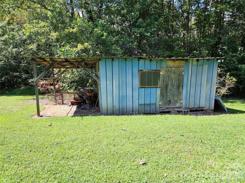 2648 Rose Place, Lenoir, NC 28645.  MLS# CAR4424930, YatesRealty ID 51032. 