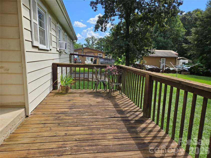 2648 Rose Place, Lenoir, NC 28645.  MLS# CAR4424930, YatesRealty ID 51032. 