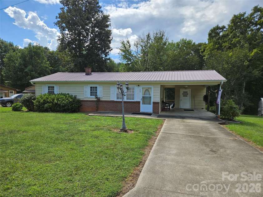 2648 Rose Place, Lenoir, NC 28645.  MLS# CAR4424930, YatesRealty ID 51032. 