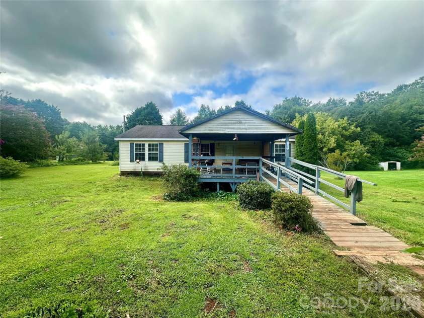 226 Flat Rock Drive, Lincolnton, NC 28092.  MLS# CAR4424761, YatesRealty ID 51033. 