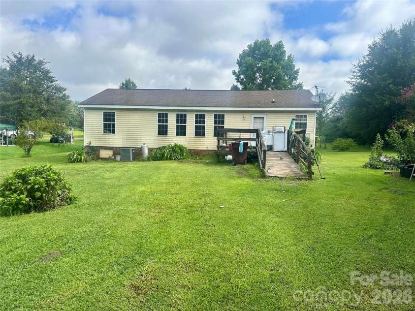 226 Flat Rock Drive, Lincolnton, NC 28092.  MLS# CAR4424761, YatesRealty ID 51033. 