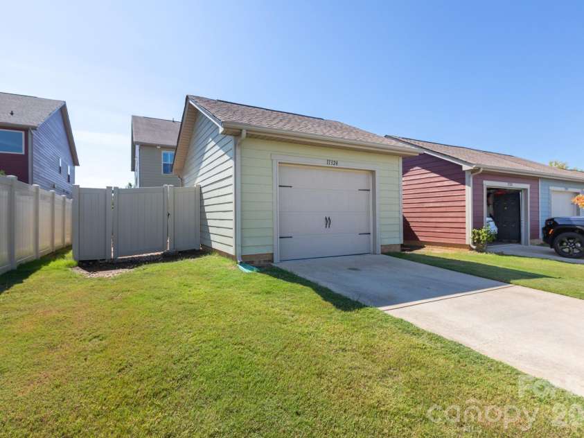 11324 Westbranch Parkway, Davidson, NC 28036.  MLS# CAR4424893, YatesRealty ID 51034. 
