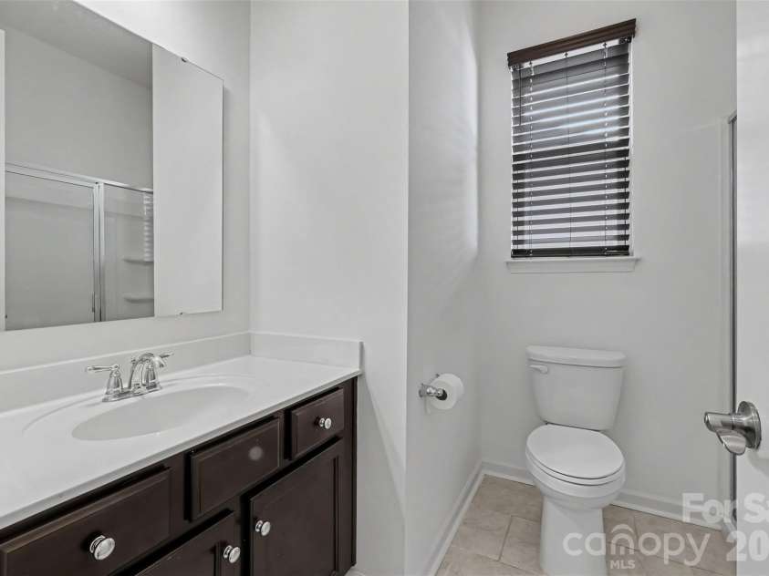 6343 Clarisse Drive, Concord, NC 28025.  MLS# CAR4434568, YatesRealty ID 5104. Main level full bath