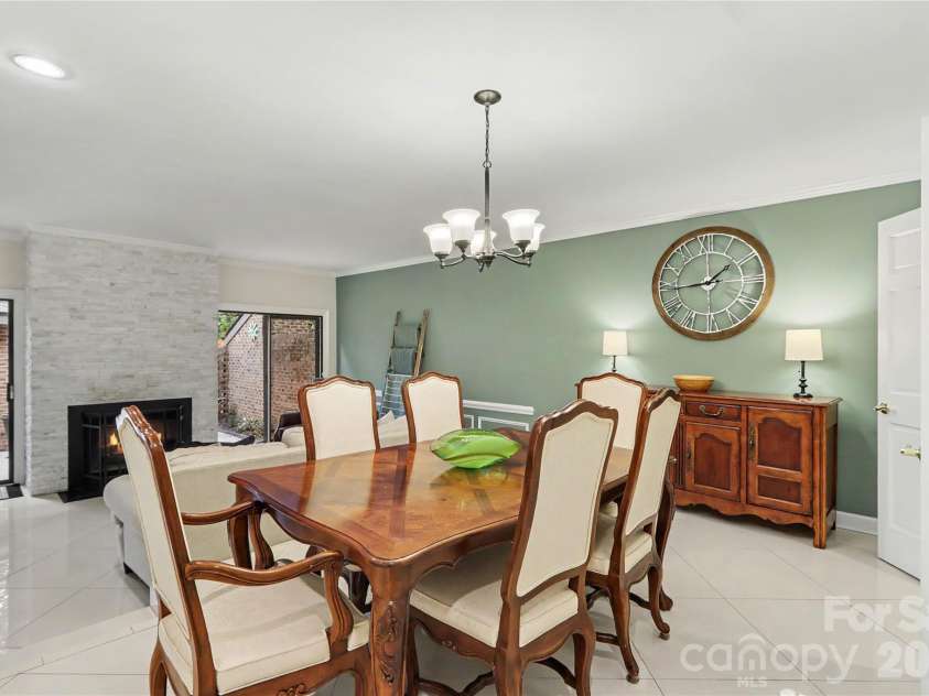 5811 Sharon Road, Charlotte, NC 28210.  MLS# CAR4424078, YatesRealty ID 51040. Dinning area