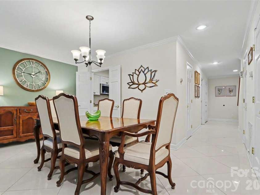 5811 Sharon Road, Charlotte, NC 28210.  MLS# CAR4424078, YatesRealty ID 51040. Dinning area