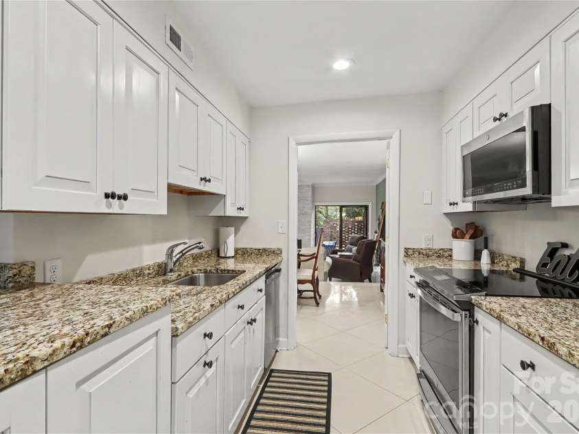 5811 Sharon Road, Charlotte, NC 28210.  MLS# CAR4424078, YatesRealty ID 51040. Kitchen