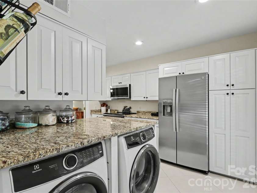 5811 Sharon Road, Charlotte, NC 28210.  MLS# CAR4424078, YatesRealty ID 51040. Laundry